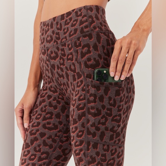 NWT PACT Pureactive Pocket Legging in Chocolate Leopard ~ Small - Picture 3 of 11